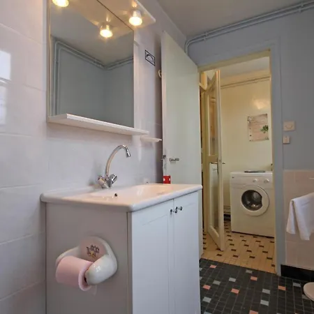 Charmante Maison Xviie Siecle Avec Jardin En Normandie - Fr-1-497-32