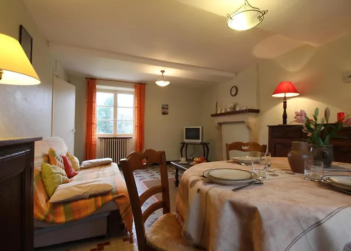 Charmante Maison Xviie Siecle Avec Jardin En Normandie - Fr-1-497-32